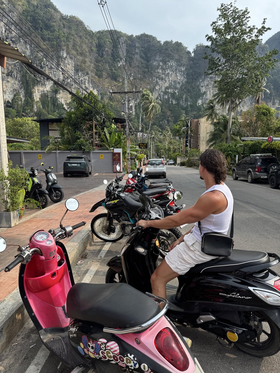 Leon S Kennedy tweet media