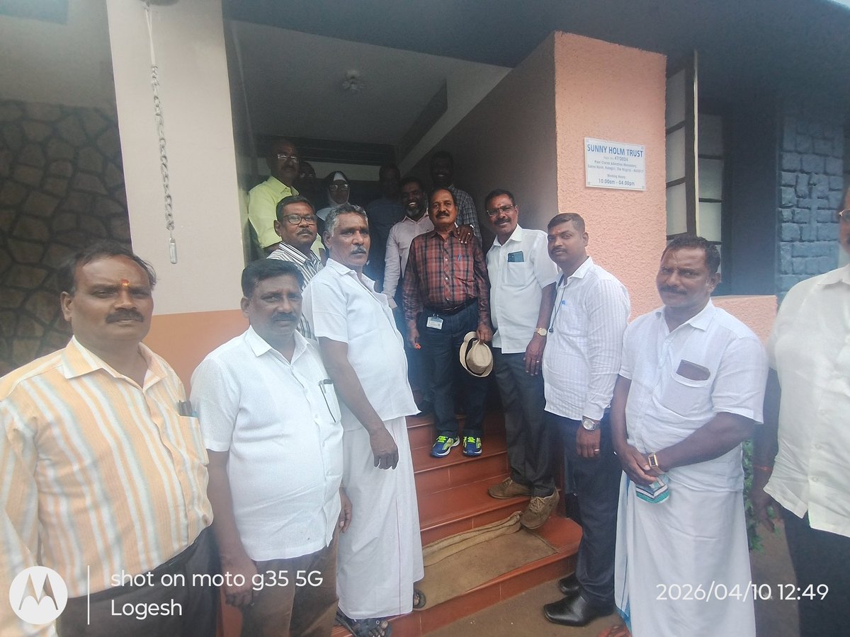 Logeshagi's tweet photo. தமிழக வெற்றிக் கழகத்தின் குன்னூர் தொகுதி வெற்றி  வேட்பாளர்  தங்கராஜ் அவர்களை ஆதரித்து கோத்தகிரியில் பொது மக்களிடம் வாக்கு சேகரித்த போது வெற்றி நிச்சயம் @TVKVijayHQ https://t.co/WbIKJTXhmv