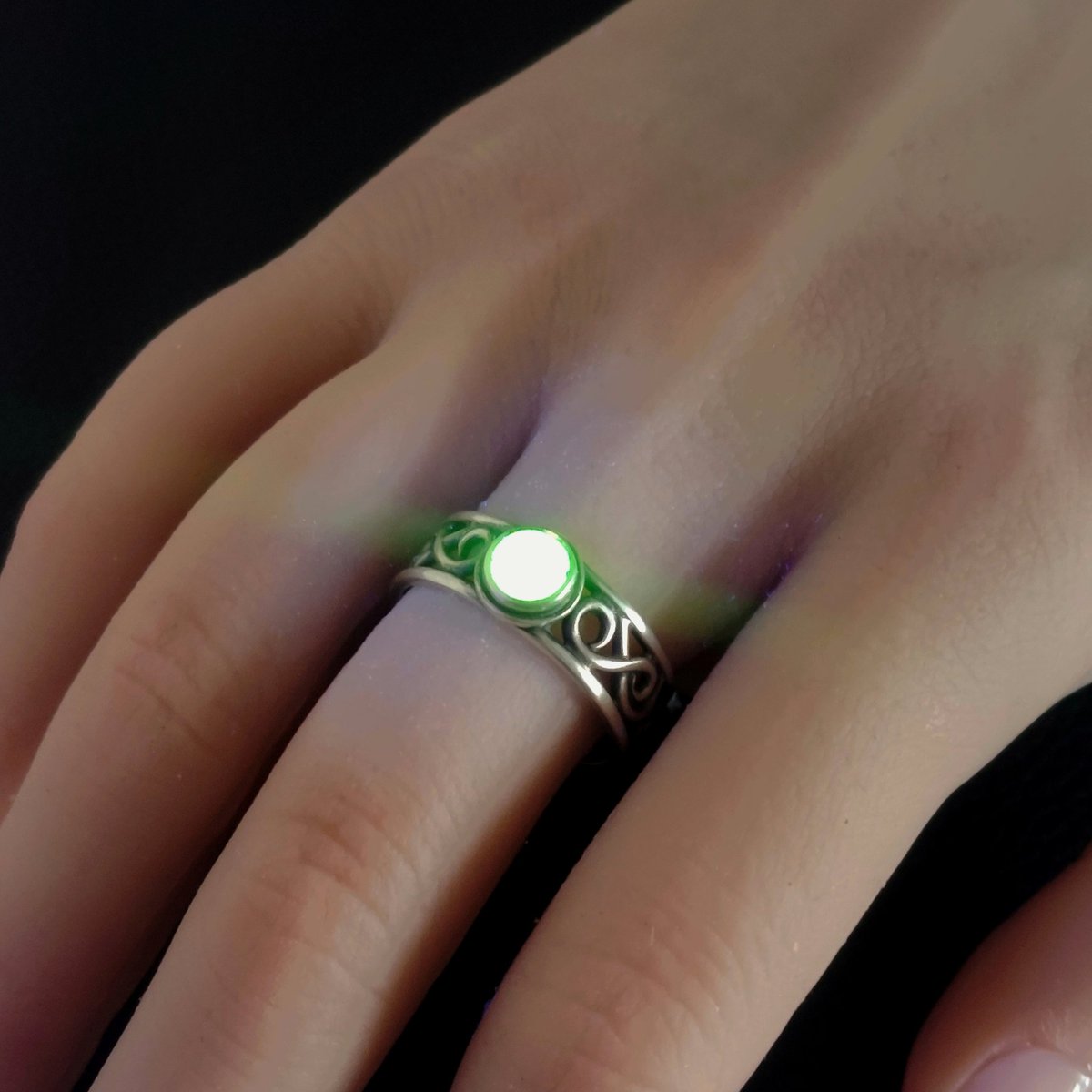 前日搬入完了！
何もないテーブルがこーなりました☆
明日から２日間よろしくお願いしますm(_ _)m

4/11(土)12(日)
#博物マニア (名古屋)
ブースNo,86 ウラン堂(仮)

#博物マニア準備中