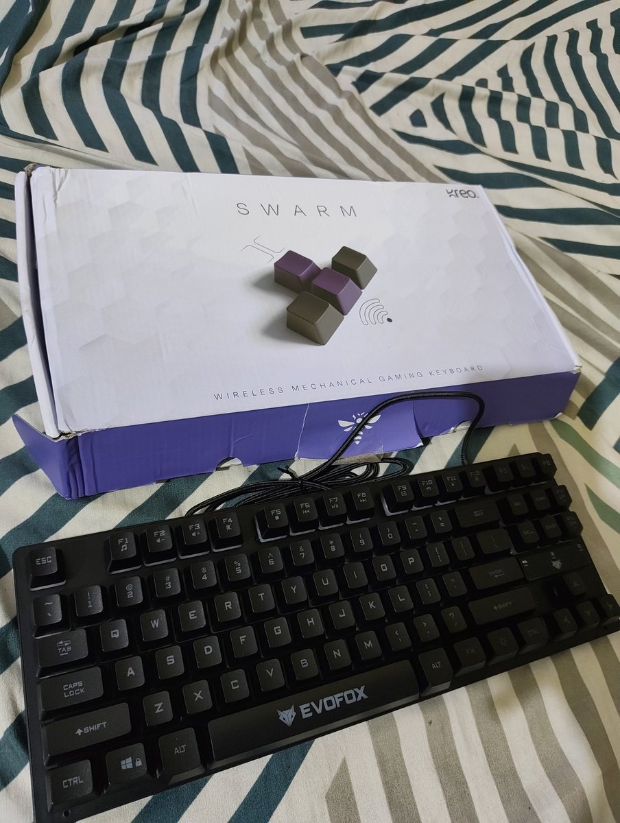 HxrshitYadav's tweet image. Amazon India sent me an Evofox wired keyboard when I ordered a Kreo Swarm 75 Wireless.

Box says Kreo Swarm. Product inside? Completely different brand.

@amazonIN @AmazonHelp  what exactly are you checking before shipping? 

Sort this out.