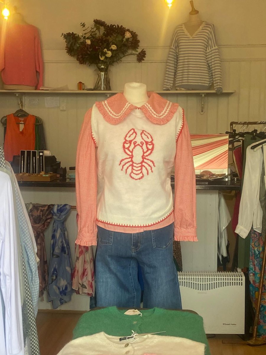 How to keep the spring vibes going when the temperature drops a little. 

Welcome to the tank top. 

Pop one over your blouses and you’re good to go!

#whattowear #tanktop #sweatervests #layer #red