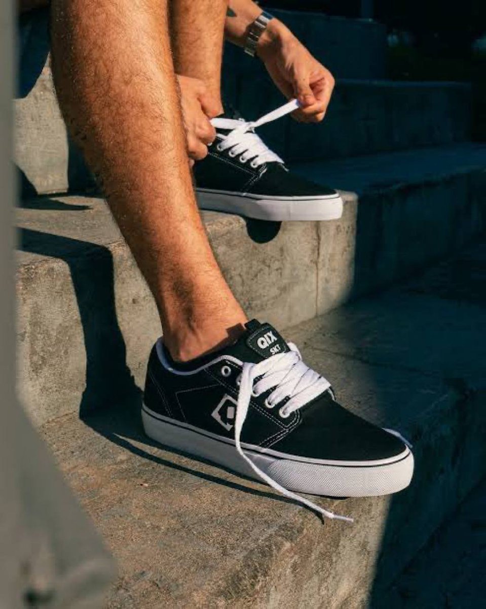 urubu dos tênis tweet media