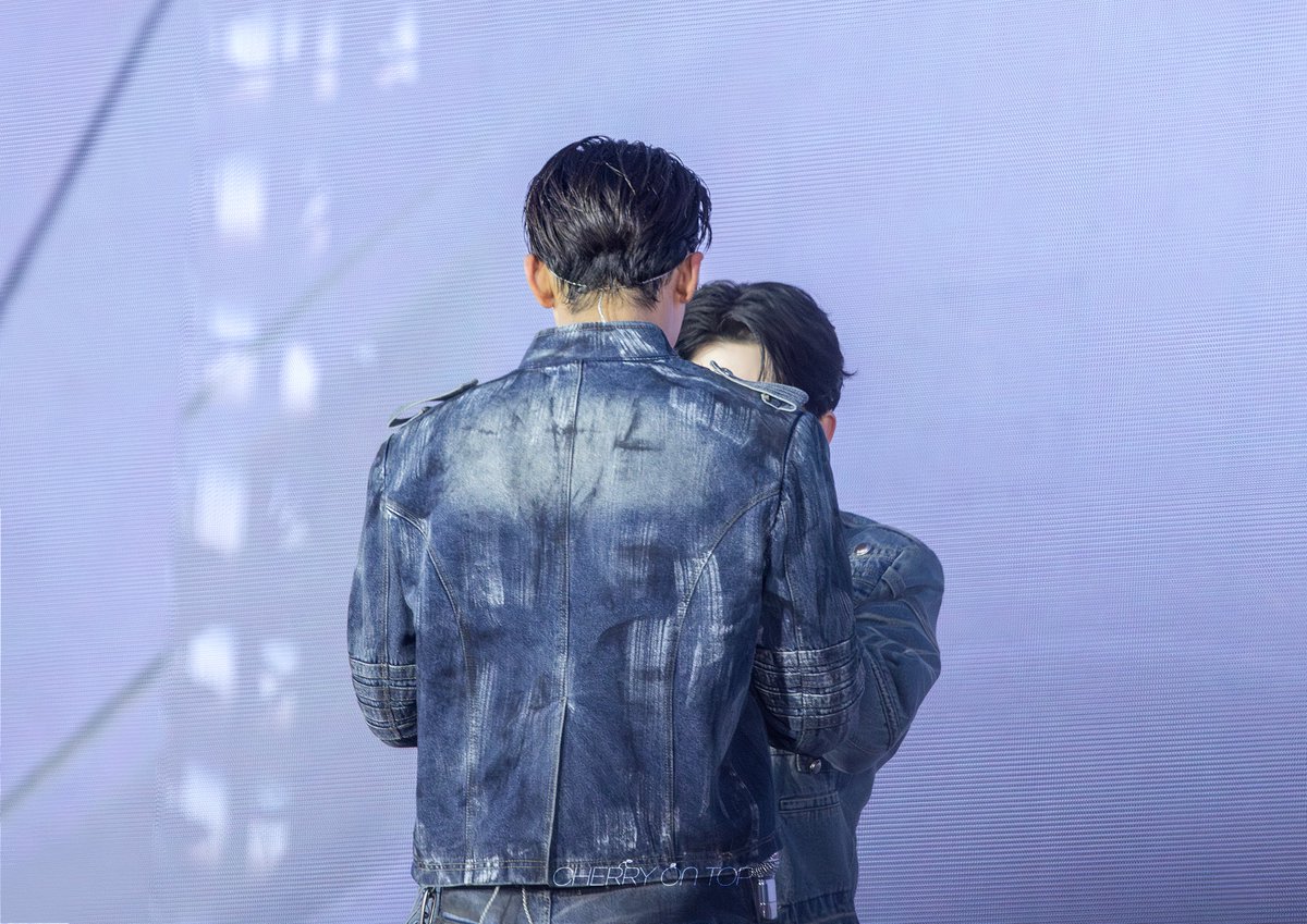 𝘾𝙃𝙀𝙍𝙍𝙔 𝙊𝙉 𝙏𝙊𝙋 tweet media