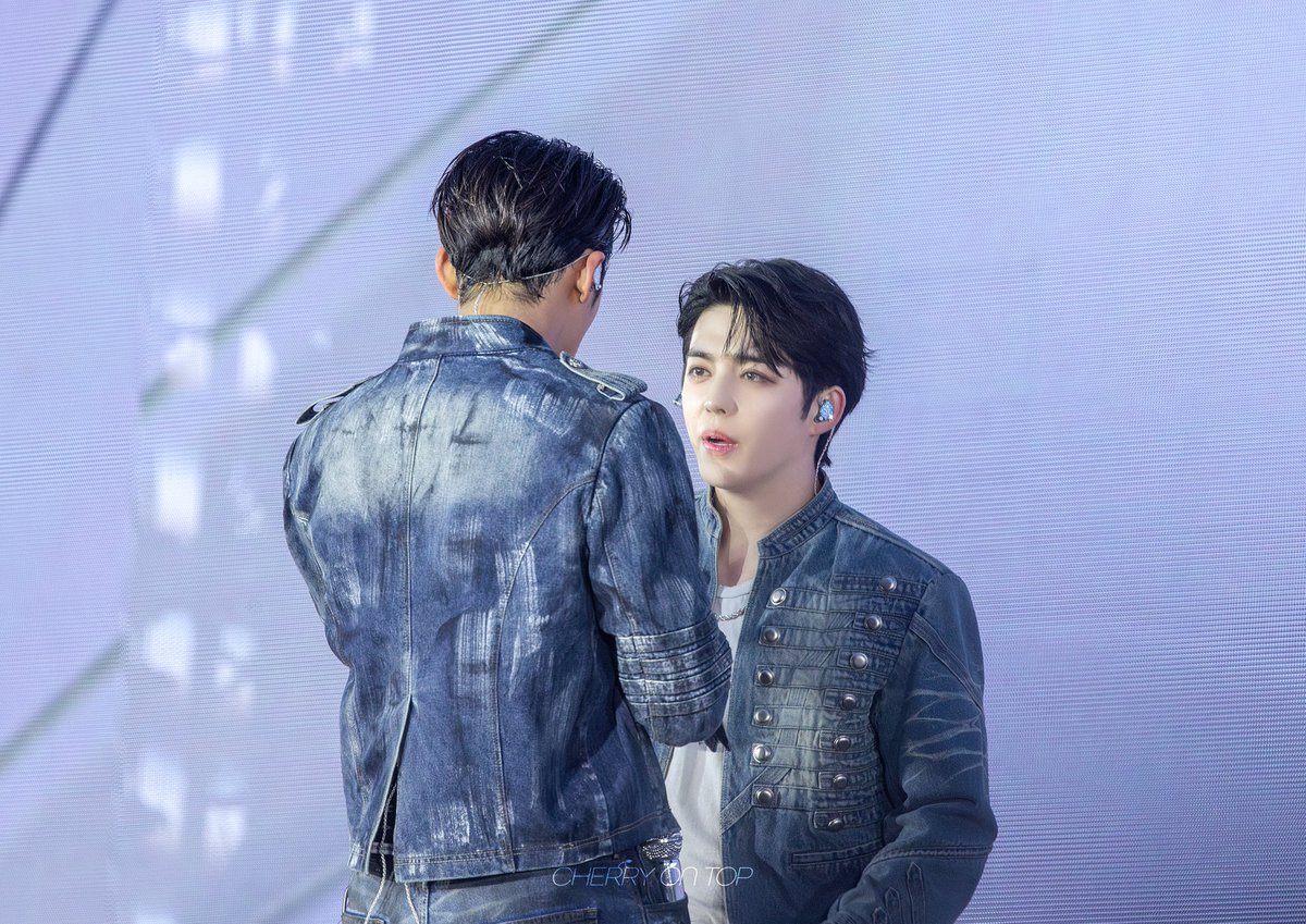 𝘾𝙃𝙀𝙍𝙍𝙔 𝙊𝙉 𝙏𝙊𝙋 tweet media