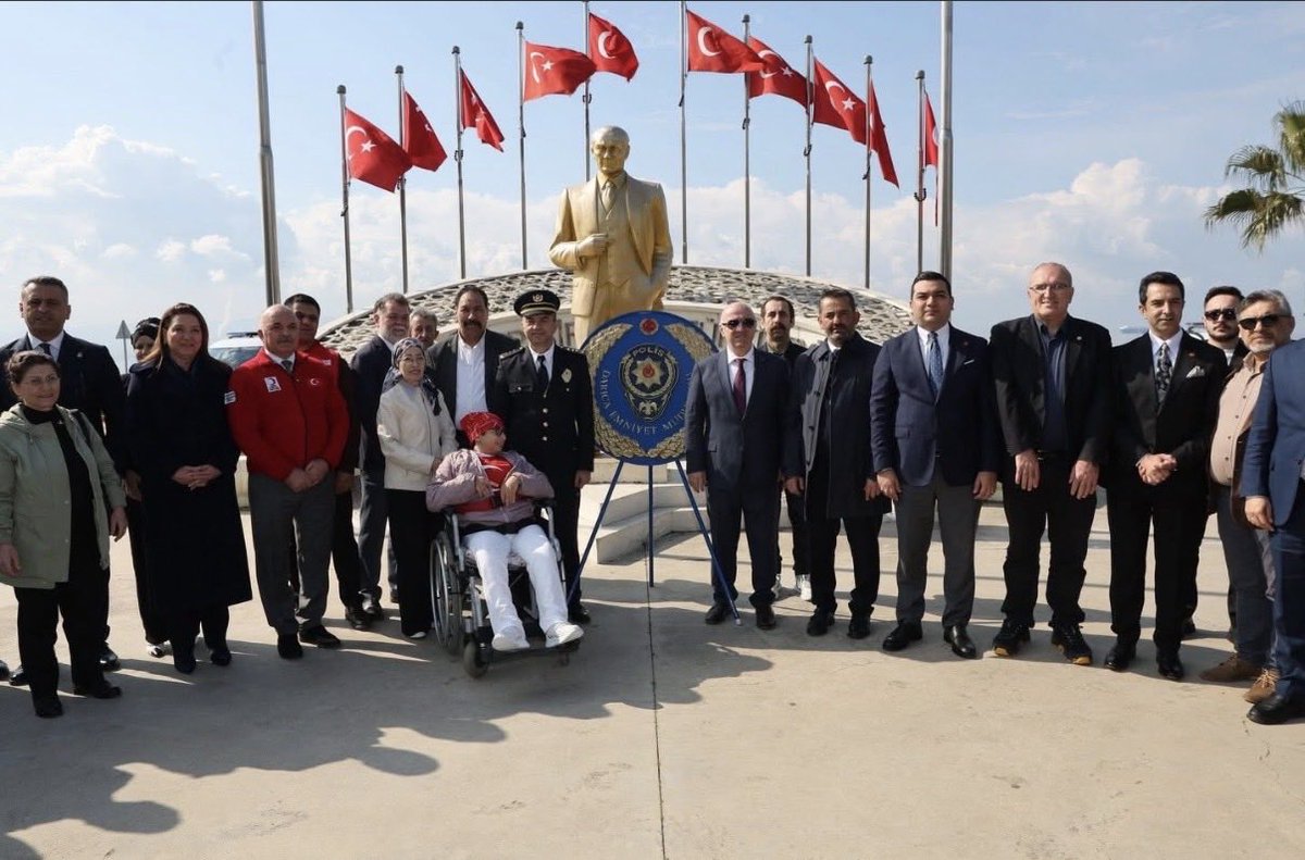 solhan_cetin's tweet photo. 181 yıldır gece gündüz demeden canı pahasına ülkemizin huzurunun teminatı olan Polis Teşkilatımızın Kuruluş yıl dönümü Kutlu olsun.

Polis Haftası vesilesiyle Darıca Emniyet Müdürümüz Sayın Vedat İşleyen ve Tüm ekibini Kutluyorum, Şehit ve Gazilerimizi minnetle anıyorum. https://t.co/QfHDWtX5vq