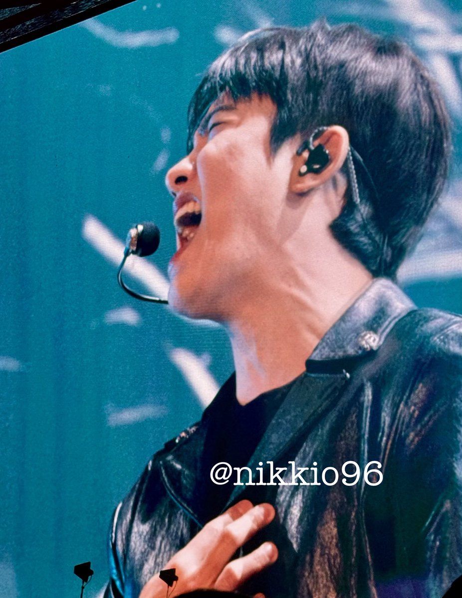 Never been more proud of #Kyungsoo. #EXO is just as much a part of him, as he is a part of the group. And here he is, giving his 100% for his members &amp; fans. 

#EXHORIZONinSEOUL