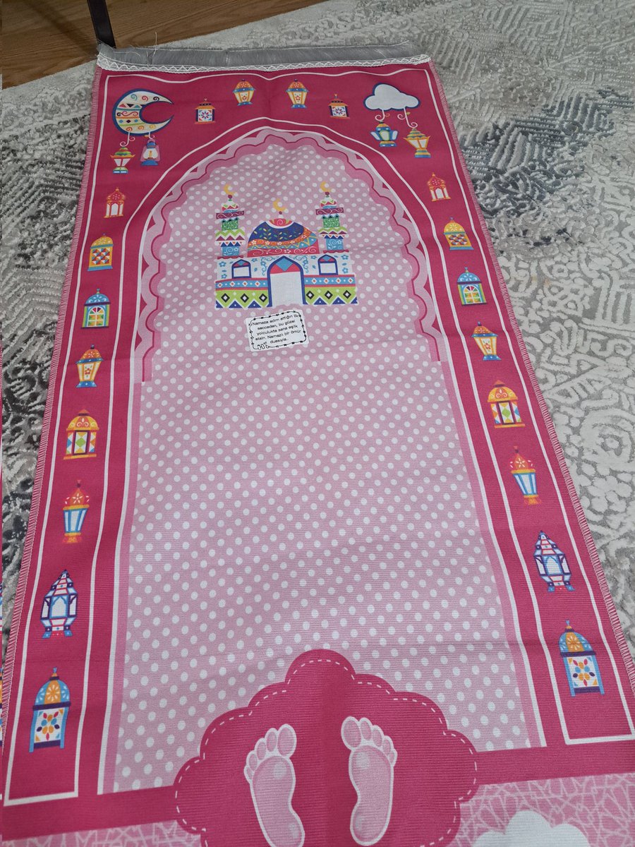 shdaglr's tweet photo. Kızımın ilk seccadesi küçük dayısından 🥰 Namazlı bir ömürleri olsun inşaallah 🤲 https://t.co/kPSS12gSHq