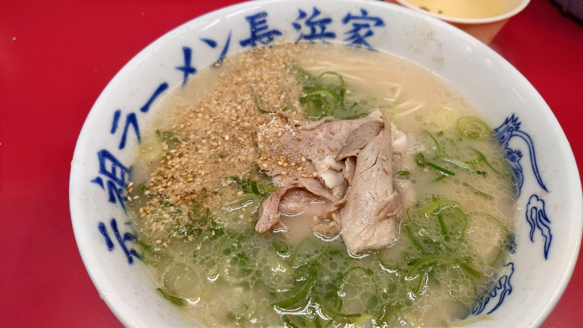 tsuba96pen's tweet photo. @piyopiyosub_ こないだ行った福岡での
クエのお刺身、もつ鍋
豚骨ラーメン、鯛めし
どーん💣 https://t.co/spNO9HUATY