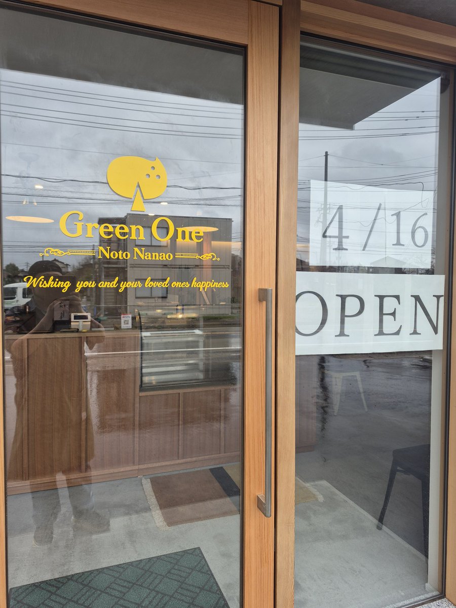 お店の玄関の窓にウインドウサインができました。 GreenOne NotoNanao