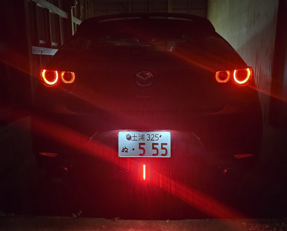 マツダ3 魁コンセプトカスタム

明るすぎるので、減光処置が必要そうです。
スモークフィルム貼りましょうか🤔