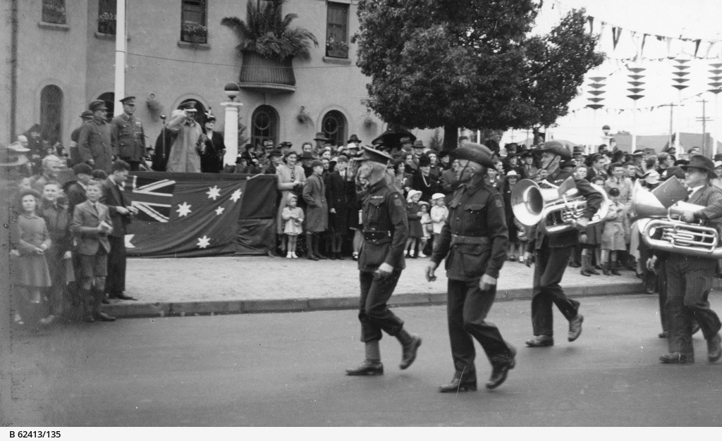 vdcaustralia's tweet photo. 🅾🅽 🆃🅷🅸🆂 🅳🅰🆈
April 17, 1943: Members of the South Australian VDC (4MD) marching at the Burnside Floral Carnival. #SouthAustralia #4MD #VDC #WW2 🇦🇺
Image source: https://t.co/fWOAbmylzi https://t.co/R85RilhAe7