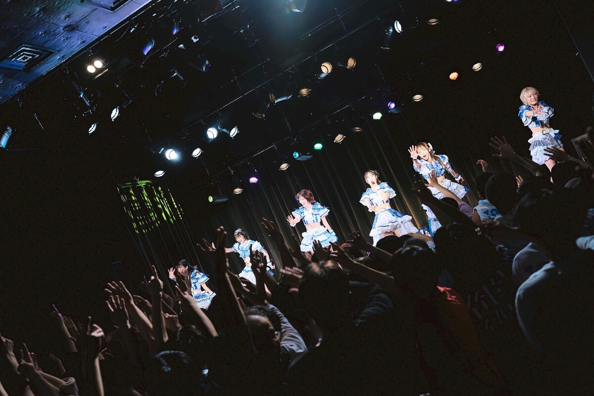 natalie_mu's tweet photo. ◤ライブレポート◢

“今を生きる”アイドル・Tohkeiが
6人で踏み出した新たな1歩

新体制お披露目ライブ「花明」大盛況🌸

⏬️詳細・写真16枚
https://t.co/wtanK9Xrmt

#Tohkei https://t.co/NUr2bTKW67