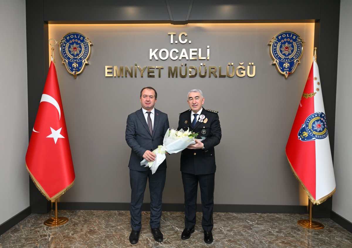 Türk Polis Teşkilatımızın kuruluşunun 181. Yıl dönümü münasebetiyle Kocaeli Cumhuriyet Başsavcısı Sayın Semih AKGÜN, İl Emniyet Müdürümüz Sayın Faruk KARADUMAN’ı makamında ziyaret etti.

#TürkPolisTeşkilatı181Yaşında
#10NisanPolisHaftası
#KocaeliEmniyet