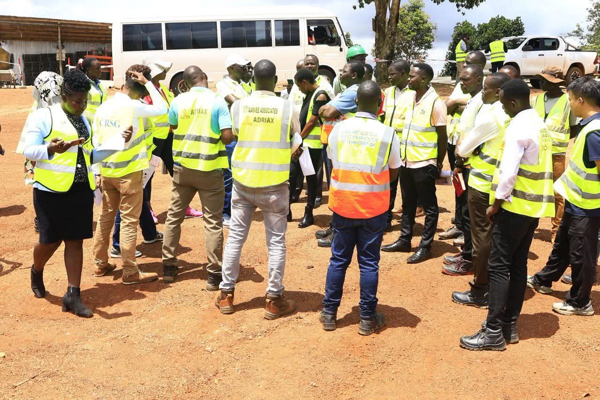 GideonSsekidde's tweet photo. Site check. Big wigs inspecting the 6.5km Kitemu–Kisozi– Budo Naggalabi Spur Road Progress, quality, and compliance on point.
China Railway Seventh Group's got the works, Expect smoother rides soon.#GoldenPosts @MoWT_Uganda #KitemuRoad #InfrastructureUg @GovUganda https://t.co/P1W6fPdblv