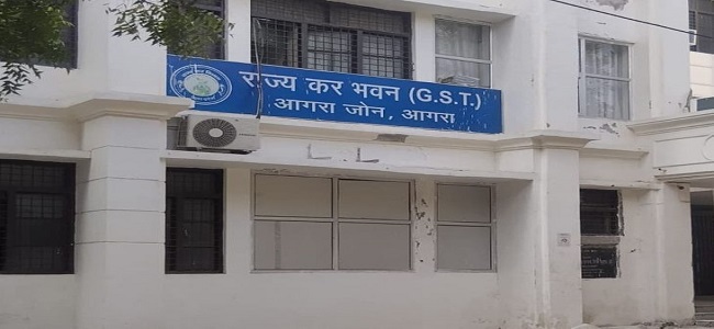 GItreturn's tweet photo. Agra News: सीए बता कारोबारी से लिया जीएसटी पासवर्ड, काटे 1.43 करोड़ के बिल, 43.64 लाख का नोटिस मिलने पर हुई जानकारी, पीड़ित की शिकायत पर थाना सिकंदरा में प्राथमिकी दर्ज Read More - https://t.co/bunQv4AfhV https://t.co/mHAQN77OZ0