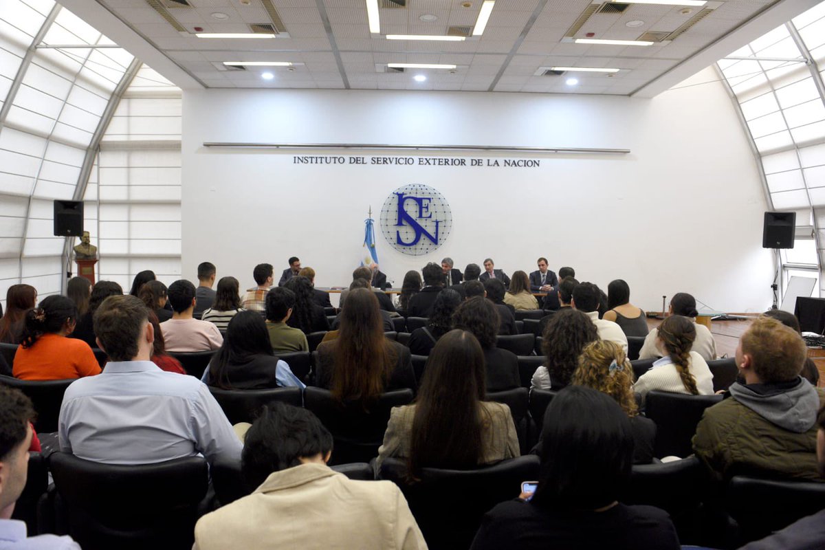 Ciencia Política - UBA tweet media