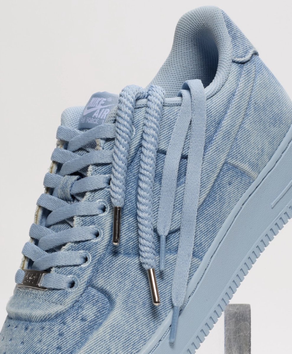 SNKR_TWITR tweet media