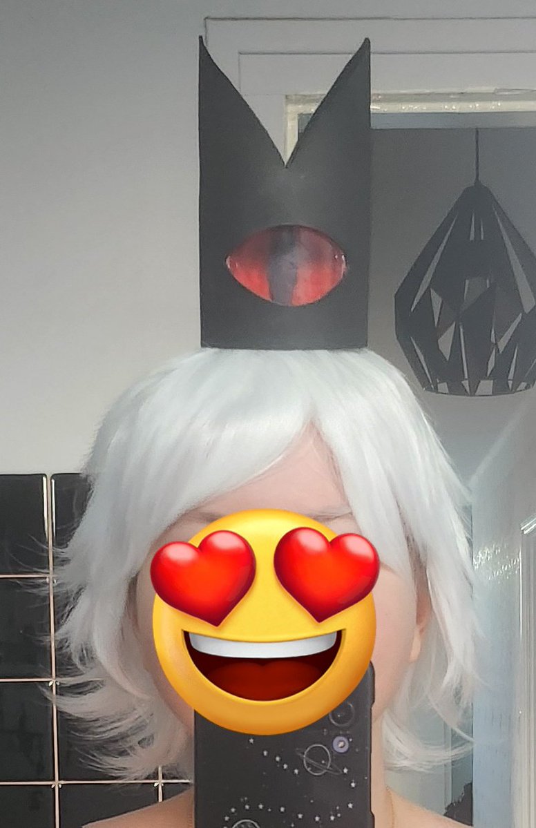 NifftyNiffty's tweet image. I got my wig and made a small test, this is gonna me by best cosplay I think!
I didn't style it properly so it looks wonky but still!