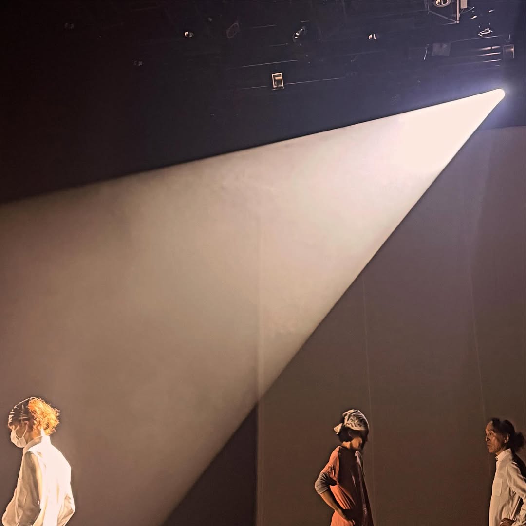 ハンドルズxコンドルズのゲネプロ。すごいグルーブ感。良いとか悪いとか合ってるとか合ってないとかドーでもいい。みんな弾けてる。明日明後日新宿スペース・ゼロです。今回の映像のテーマはハンサム、ハンドルズのハンはハンサムのハン！四月病なんて吹っ飛ぶ快作！乞うご期待！