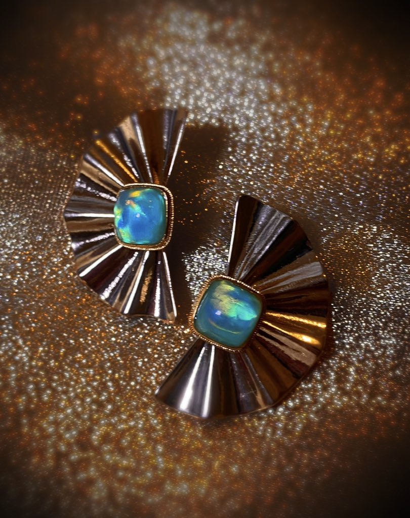 Did a little DIY and now I have myself a pair of Bayo3 Jeanne’s earrings!
#Bayonetta3