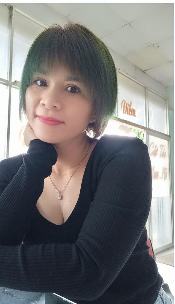 QuynhLian's tweet photo. Đây là tôi trong quá khứ và hiện tại. Quả nhiều thay đổi , già hơn. nhưng tôi vui vì điều đó https://t.co/gtBaao31gM
