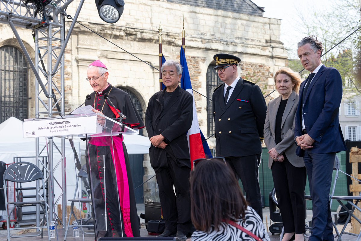 Angers's tweet image. Aboutissement d'années d'études et de travail pour restaurer et  préserver le portail polychrome de la cathédrale, la galerie  contemporaine imaginée par l'architecte japonais Kengo Kuma a été  inaugurée jeudi 9 avril à #Angers. angers.fr/actualites-sor…