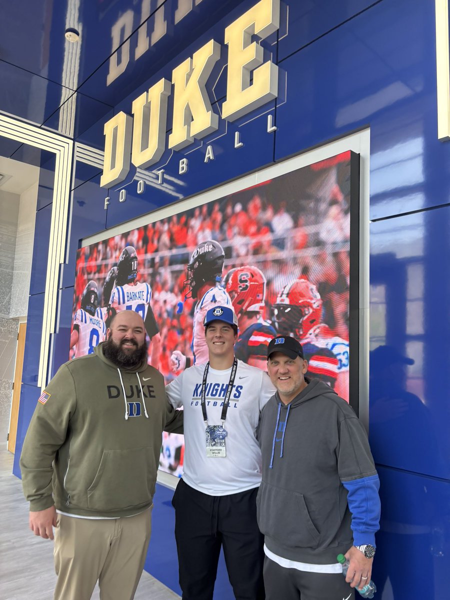 Stafford_55's tweet photo. Great visit to @DukeFOOTBALL - elite all around. Appreciate the hospitality! #GoBlueDevils #LetsGoDuke ๐ตโช๏ธ
@Coach_MannyDiaz @JeffNorrid1 @AShep79
@ArabFBall @KyleRouton https://t.co/m3ifiHYU8f