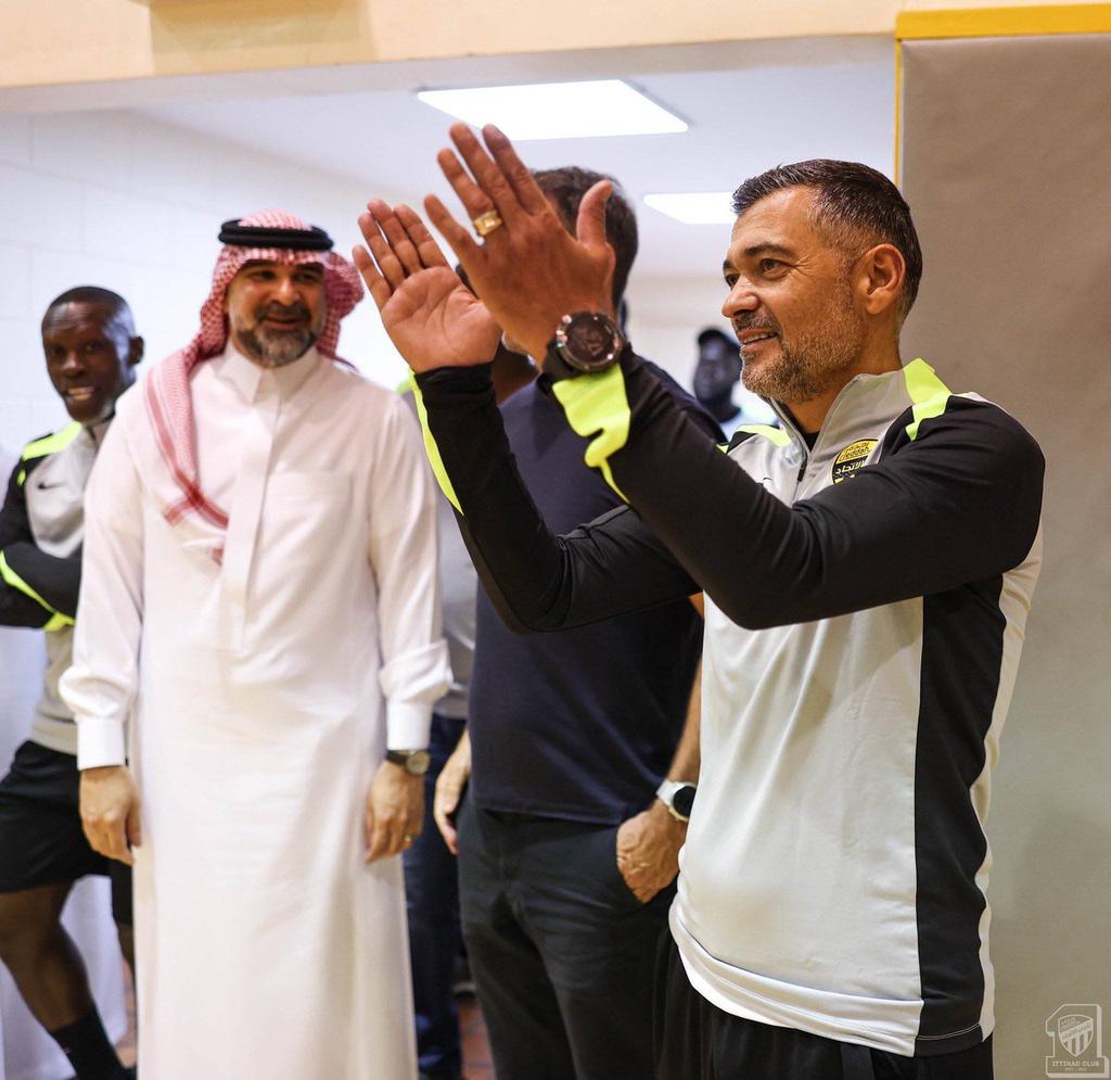ittihadhadil's tweet photo. اصغرت الاتحاد البطل 
نحرت الاتحاد البطل 
دمرت الاتحاد البطل 

حسبي الله ونعم الوكيل 
حسبي الله ونعم الوكيل 
حسبي الله ونعم الوكيل 

اترك النادي واستقيل على اي اساس مستمر انت والمدرب الفاشل كرهتنا الفريق وكرهتنا اليوم الي جيت فيه الله ياخذك يا عدوو الاتحاد @FahdCynndy 🤲🏻🤲🏻🤲🏻💔💔💔 https://t.co/bGGkxRSjVG