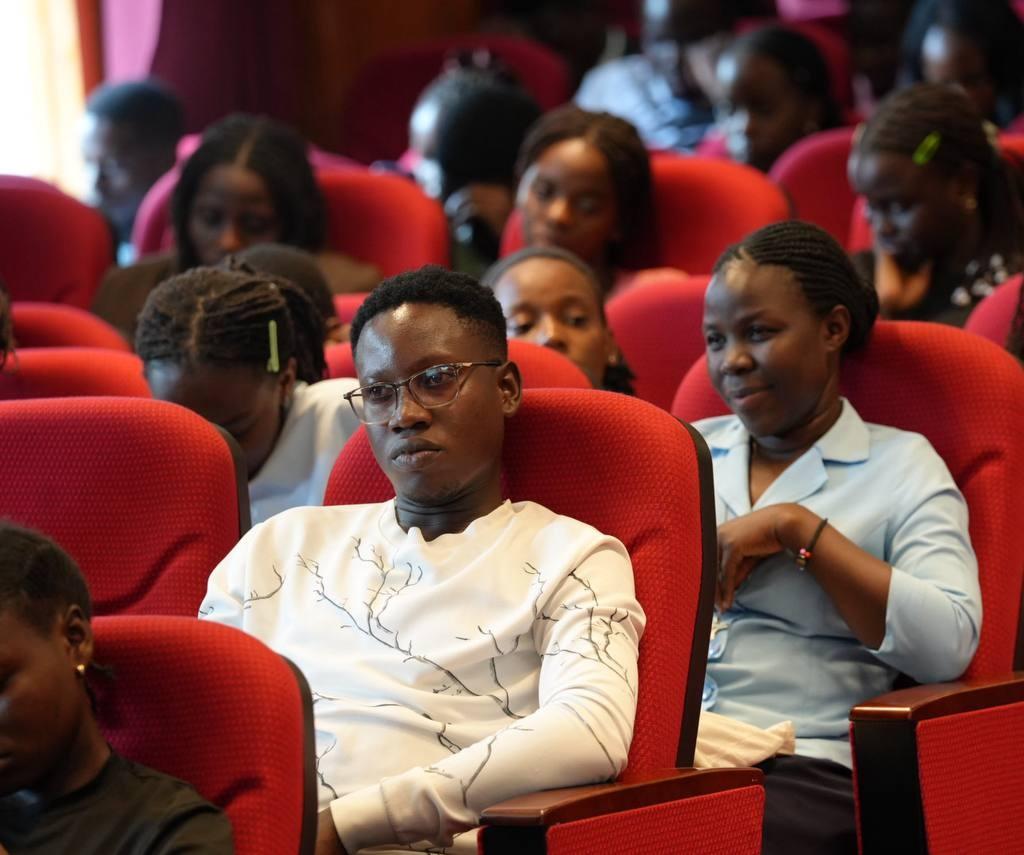 umu_nkozi's tweet image. Still happening now at @umu_nkozi

Stevens Mwanje, CFO at @nssfug highlights:

• Routine jobs are disappearing
• AI is reshaping finance &amp;amp; beyond
• New opportunities are emerging

The future? Adaptability is everything.

#FutureOfWork #UMUCareerExpo