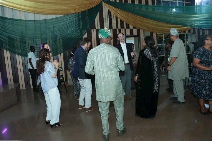 oauthcofficial's tweet image. OAUTHC Hosts International Surgical Team for Specialised Hepato-Pancreato-Biliary Programme

facebook.com/10007618999275…

 #liver #health #surgery #oauthc