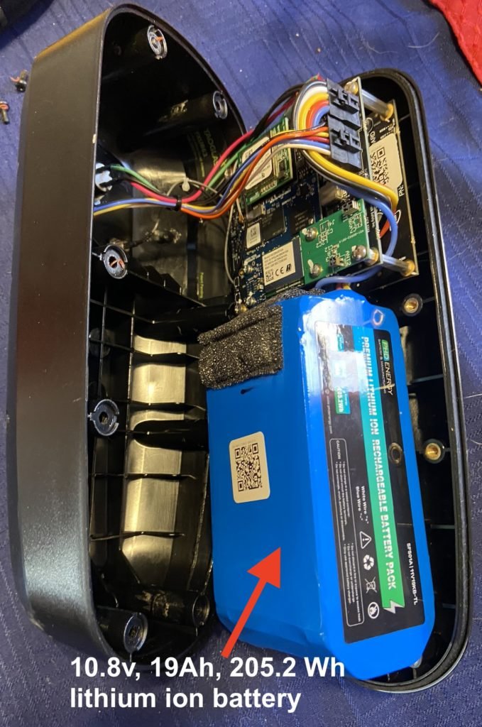 4nt1p4tt3rn's tweet image. Just saying, all that was done, besides damaging the solar panel and cutting the connector to the camera -- at least based on the photo -- is damaging the pole.

The camera is still functional and salvageable. And was likely on the entire time.

There's an internal lithium-ion