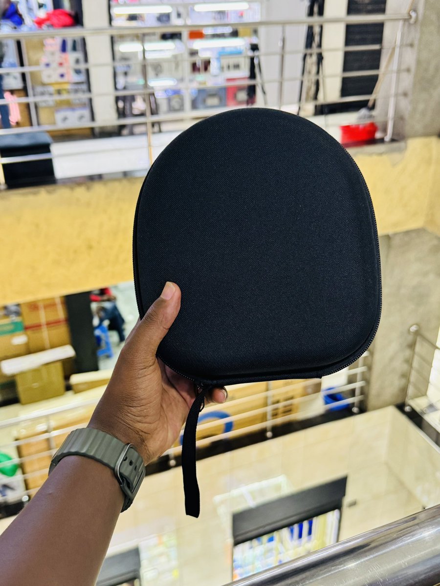 AmRoggoz's tweet image. Back in stock: Hardshell Headphones Case

Available in Blue or Black

KSH 1499

📍Cookie House 2nd Floor Shop 209
📞 0733 315 348
#TechIt | @techscents_ke