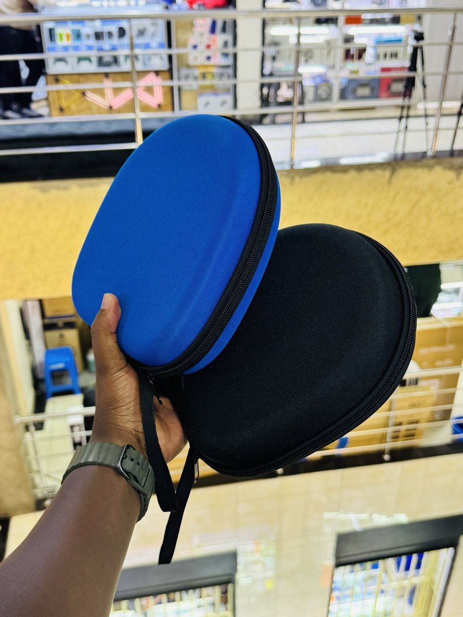 AmRoggoz's tweet image. Back in stock: Hardshell Headphones Case

Available in Blue or Black

KSH 1499

📍Cookie House 2nd Floor Shop 209
📞 0733 315 348
#TechIt | @techscents_ke