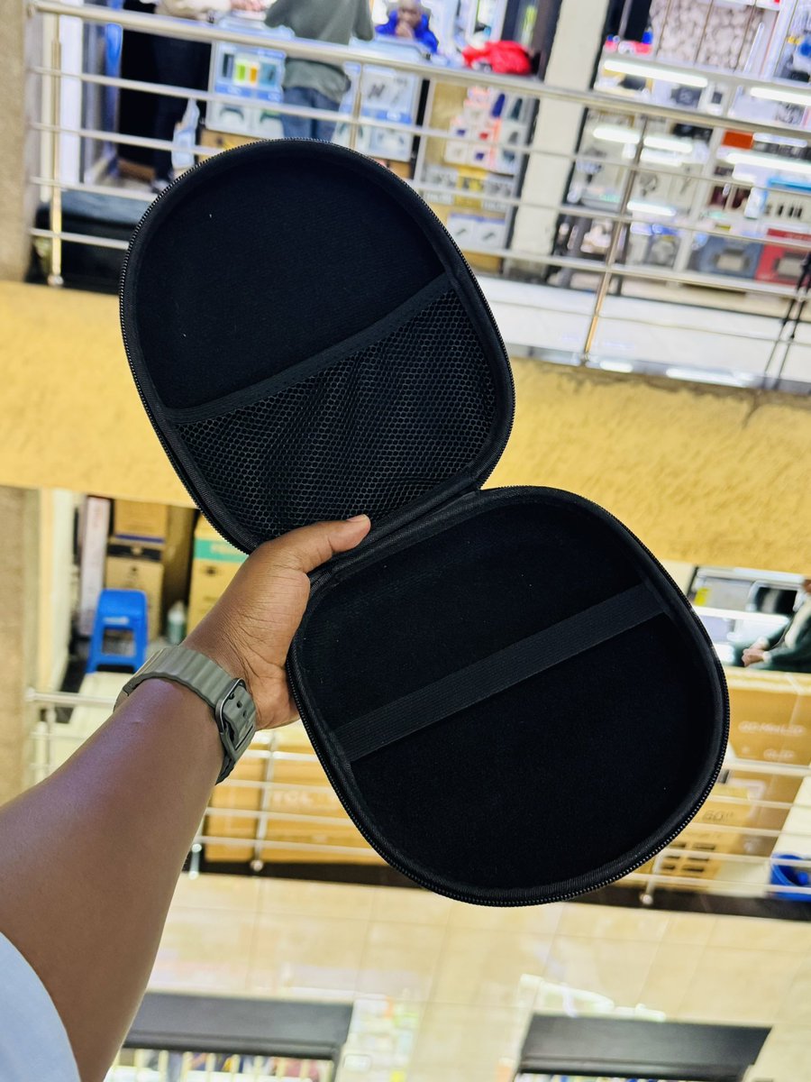 AmRoggoz's tweet image. Back in stock: Hardshell Headphones Case

Available in Blue or Black

KSH 1499

📍Cookie House 2nd Floor Shop 209
📞 0733 315 348
#TechIt | @techscents_ke