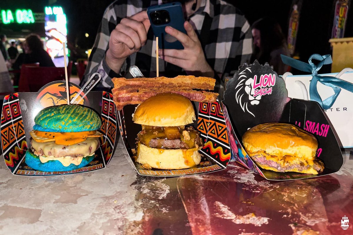 Ayto_SFH's tweet photo. 🍔🍔 Gran acogida con una elevada participación en la apertura de puertas del Festival Burguer Gourmet de #SanFernandoDeHenares, que tuvo lugar en el día de ayer y se desarrolló con TOTAL NORMALIDAD y sin incidencias. https://t.co/XnheLFNQJG