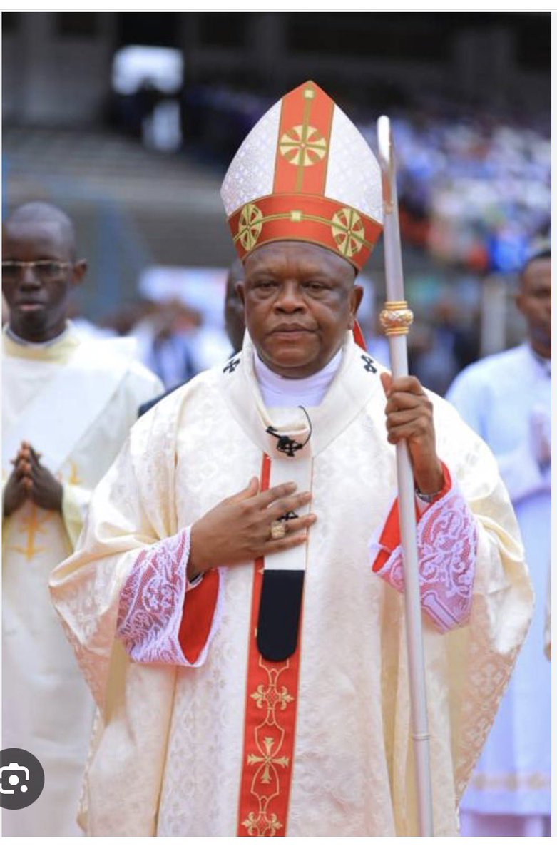 baelenge_irenge's tweet photo. De un, Mgr Fulgence #Muteba. Et de deux: le Cardinà Fridolin #Ambongo. En moins d’un mois; les deux évêques catholiques les plus éminents et les plus virulents de la RD-Ccongo ont été élevés au rang de membres du Discastere du Vatican, c’est-à-dire membres du gouvernement du Pape.  L’élévation du President de la #CENCO et archevêque de #Lubumbashi est intervenue avant celle de l’archevêque de #Kinshasa rendue publique jeudi 09 avril. Ce qui a été considéré au départ comme un signal papale fort à l’endroit de Felix #Tshisekedi revêt désormais, avec la seconde ascension, le caractère manifeste d’un engagement appuyé du Pape  Léon XIV à la politique de l’Eglise catholique en RD-Congo très critique à l’endroit du régime et de son maître. Peut-être même une mise en garde de la part du tout premier Souverain pontife d’origine etasunienne, assuré de ses entrées dans l’établishment américain  pas du tout favorable à  une prolongation du mandat présidentiel à Kinshasa comme l’ont fait savoir les congressmen via la résolution 559 de la Chambre des représentants des Etats-Unis adoptée grâce à un vote bipartisan. Pour dire que la résolution a fait l’unanimité entre Républicains majoritaires et Démocrates. 

Mike Mukebayi Nkoso, coordonnateur Ensemble pour la Republique-Kinshasa