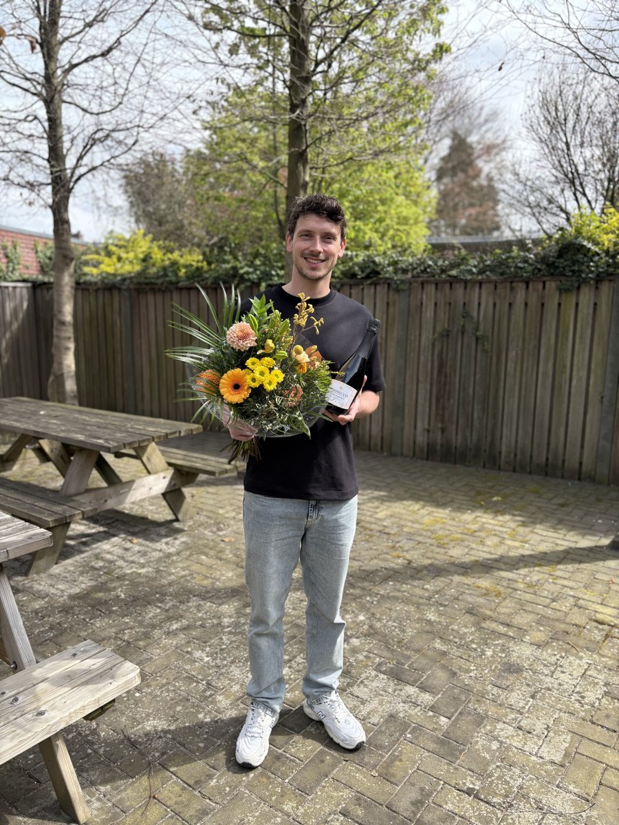 wefact's tweet photo. 𝗧𝗵𝗼𝗺𝗮𝘀 𝟭𝟬 𝗷𝗮𝗮𝗿 𝗯𝗶𝗷 𝗪𝗲𝗙𝗮𝗰𝘁! 🎉
Tien jaar geleden begon Thomas bij WeFact. Inmiddels is hij niet meer weg te denken uit ons team en speelt hij een belangrijke rol in de ontwikkeling van ons product.

Gefeliciteerd Thomas! https://t.co/r4yS1OUjAA