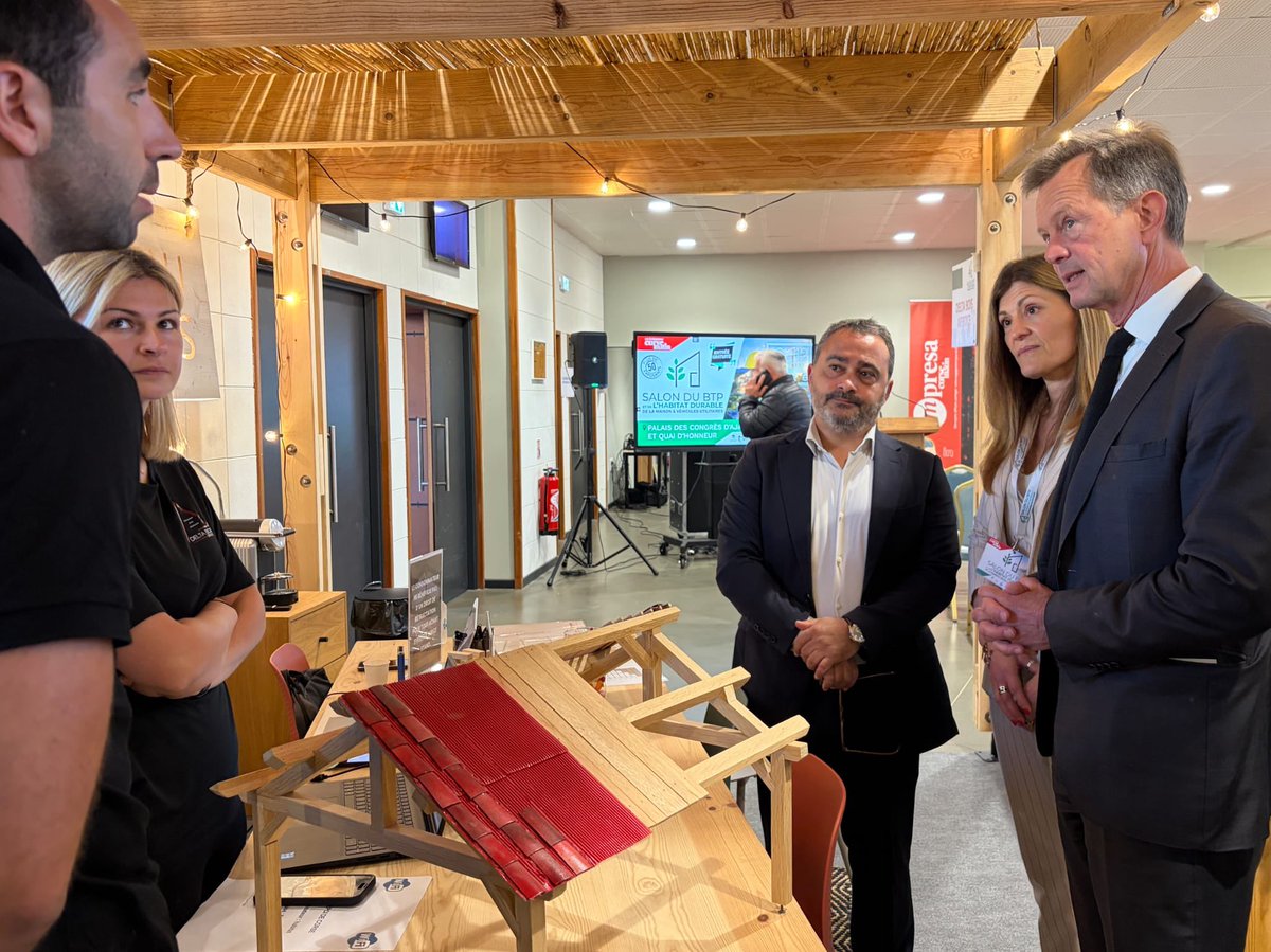 Au fil des stands, j'ai rencontré des femmes et des hommes passionnés qui portent l'économie de proximité à travers des solutions concrètes pour : 
2/3