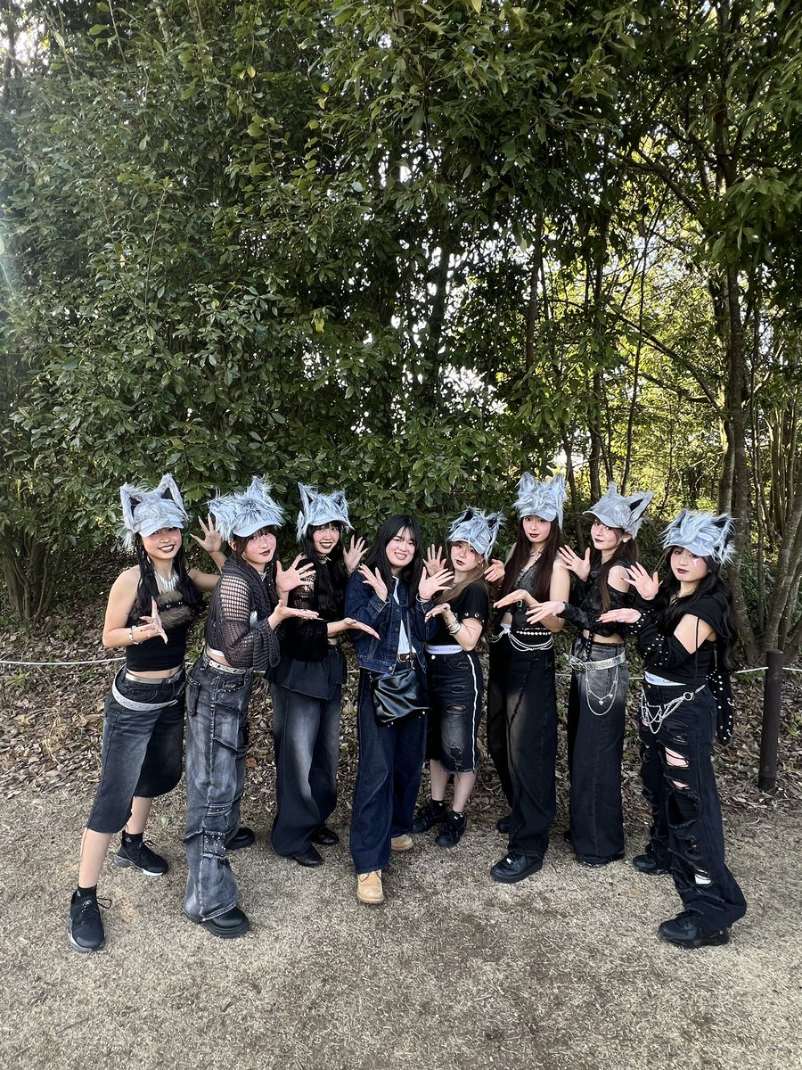 LEAD- entertainment tweet media