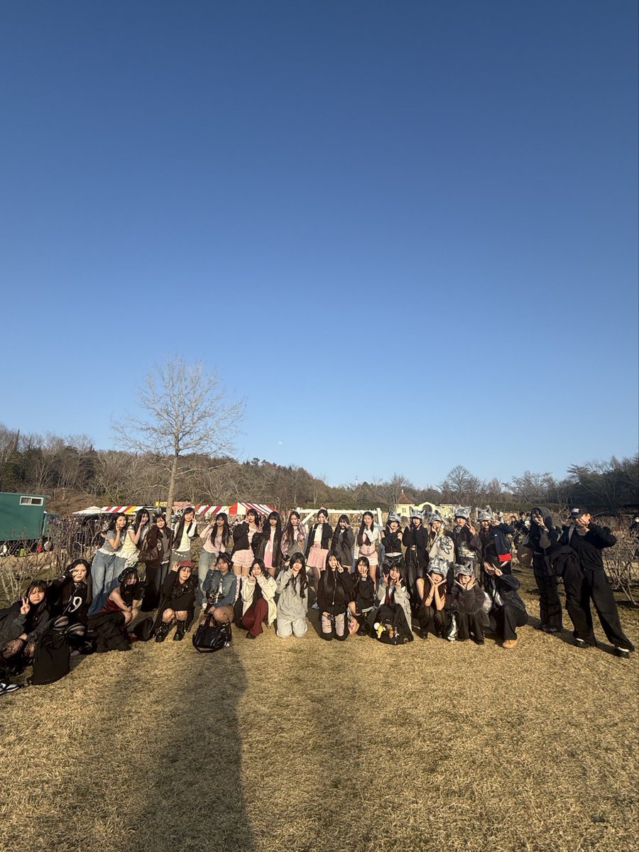 LEAD- entertainment tweet media