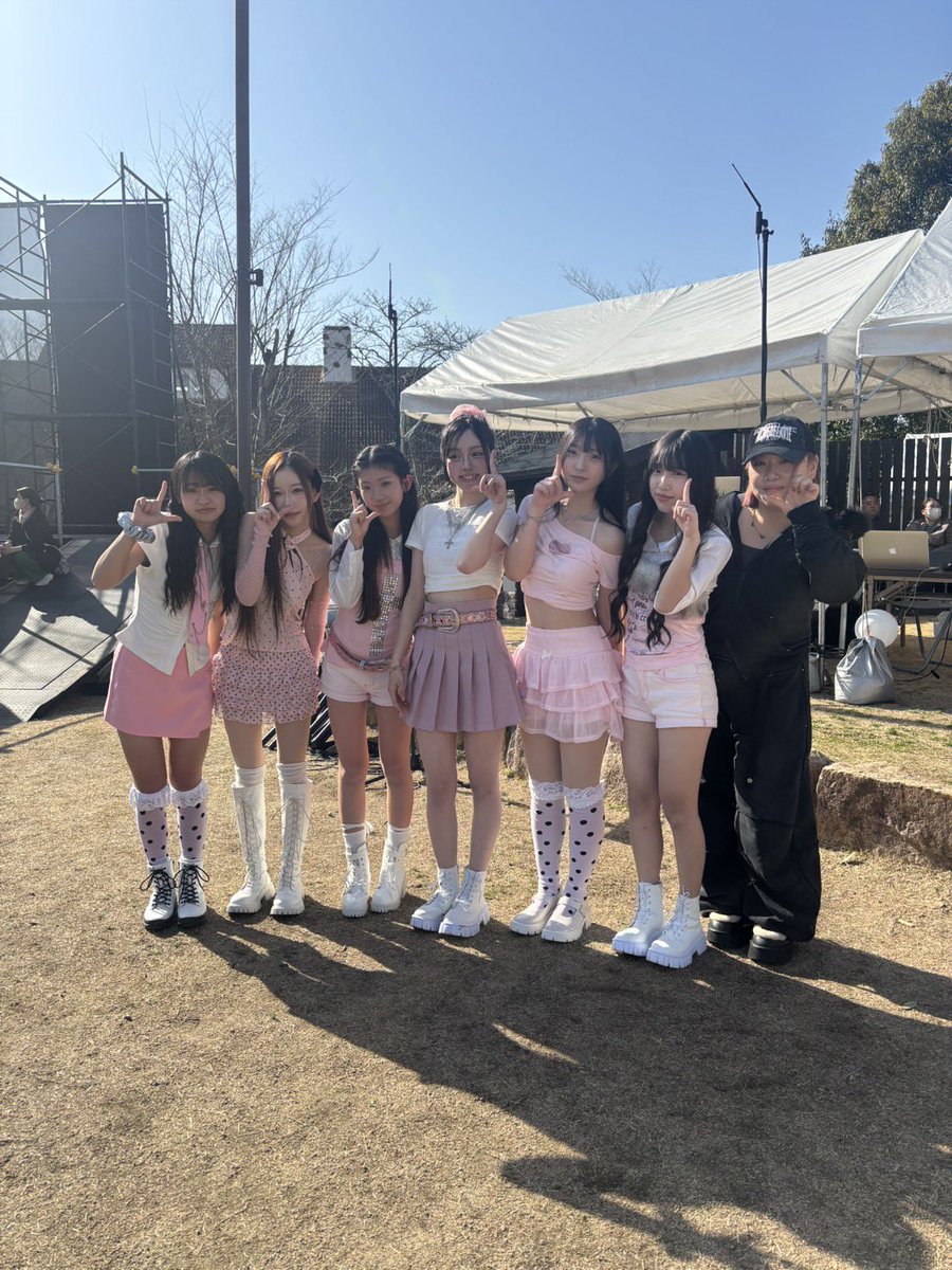 LEAD- entertainment tweet media