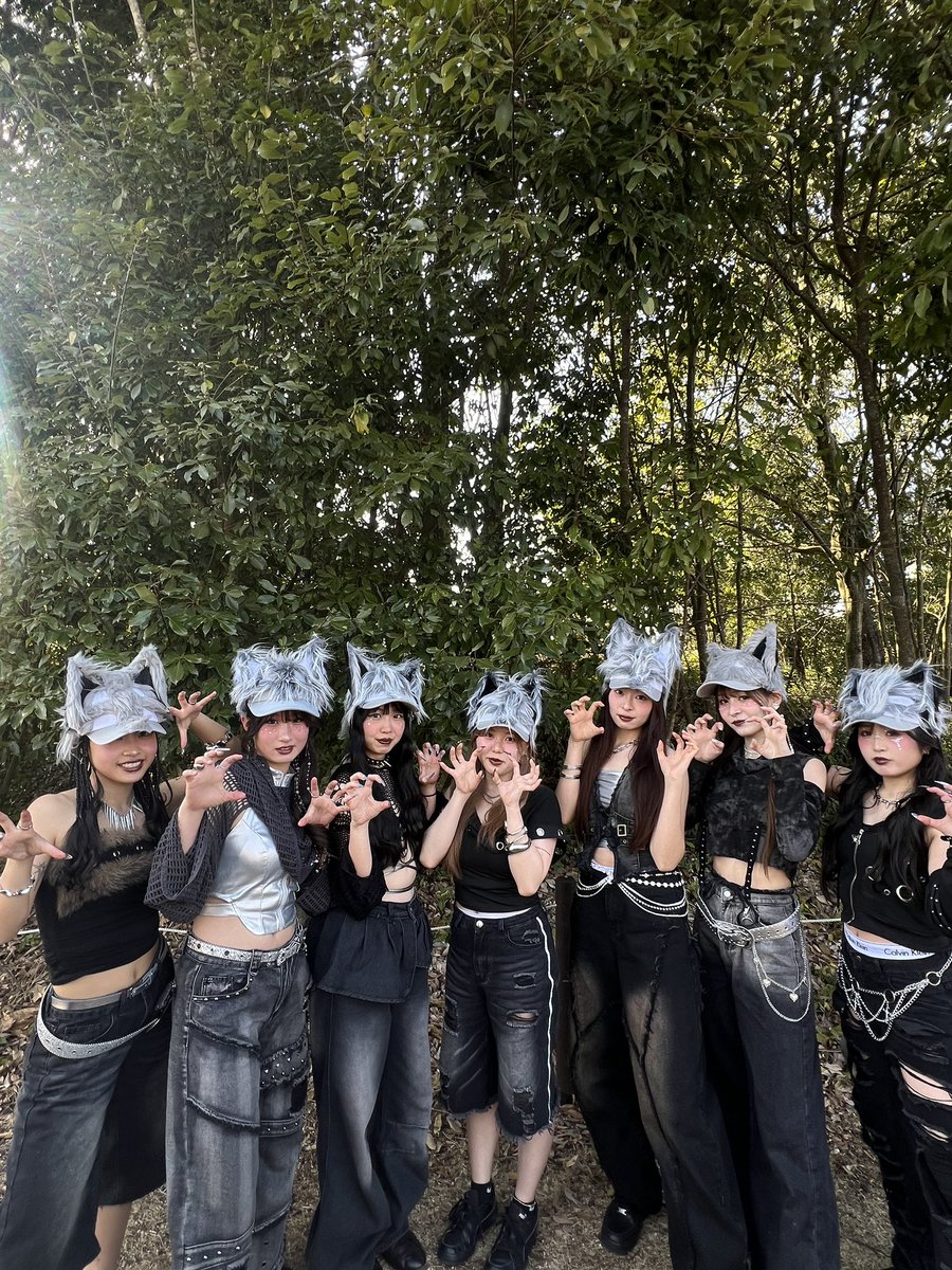 LEAD- entertainment tweet media