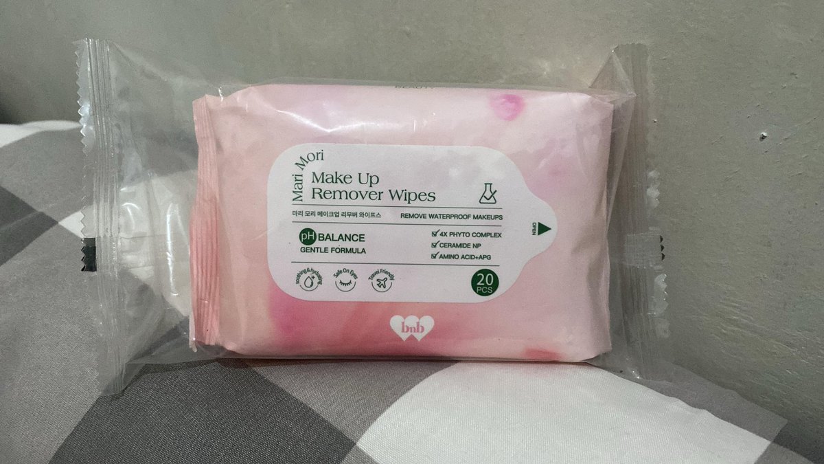 breji9's tweet photo. wts new bnb makeup remover swipes, only 35k bisa 🍊 gratis ongkir https://t.co/Sqsq3T8OQ1