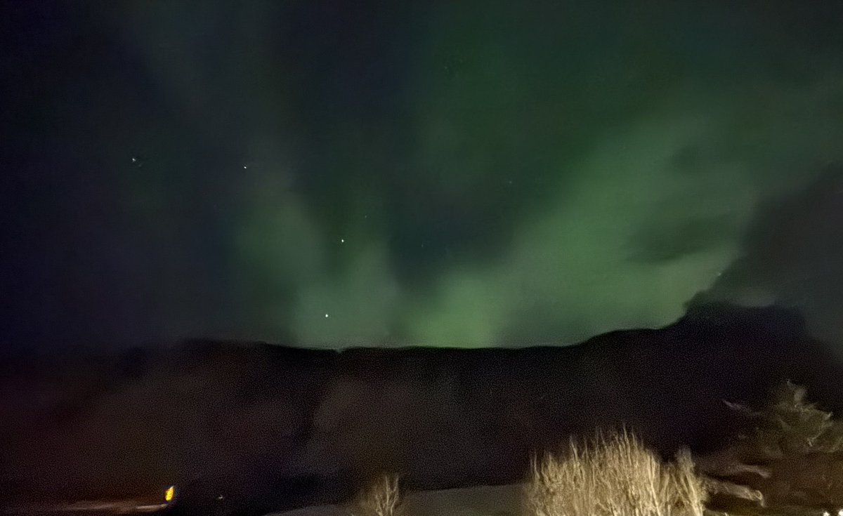 _rmbrjvgr's tweet photo. e quindi stanotte ho visto l’aurora boreale https://t.co/GjU0Jk95rr