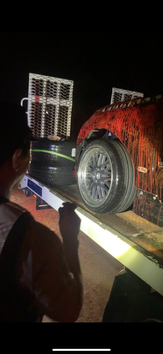 Mary_65_'s tweet photo. #警察に言われたこと
👮‍♂️「前の積載車止まってください🚓」

俺「え、50キロしか出てないしベルトもしてる…何だろ…🤔（走行会まにあわなくなる）」

（🚓からめっちゃ走ってくる👮‍♂️さん）

👮‍♂️「お兄さん！積んでる車…!!これは一体なんなんですか!?😱事件ですか!?😨」

俺「はい。事件です。」 https://t.co/4poOQ1O1iR