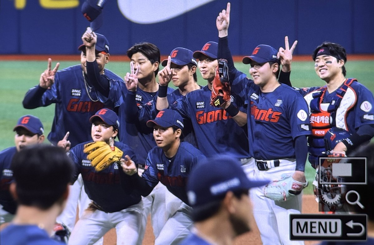 𝘼𝙇𝙇 𝙎𝙄𝘿𝙀 𝙐𝙋 tweet media