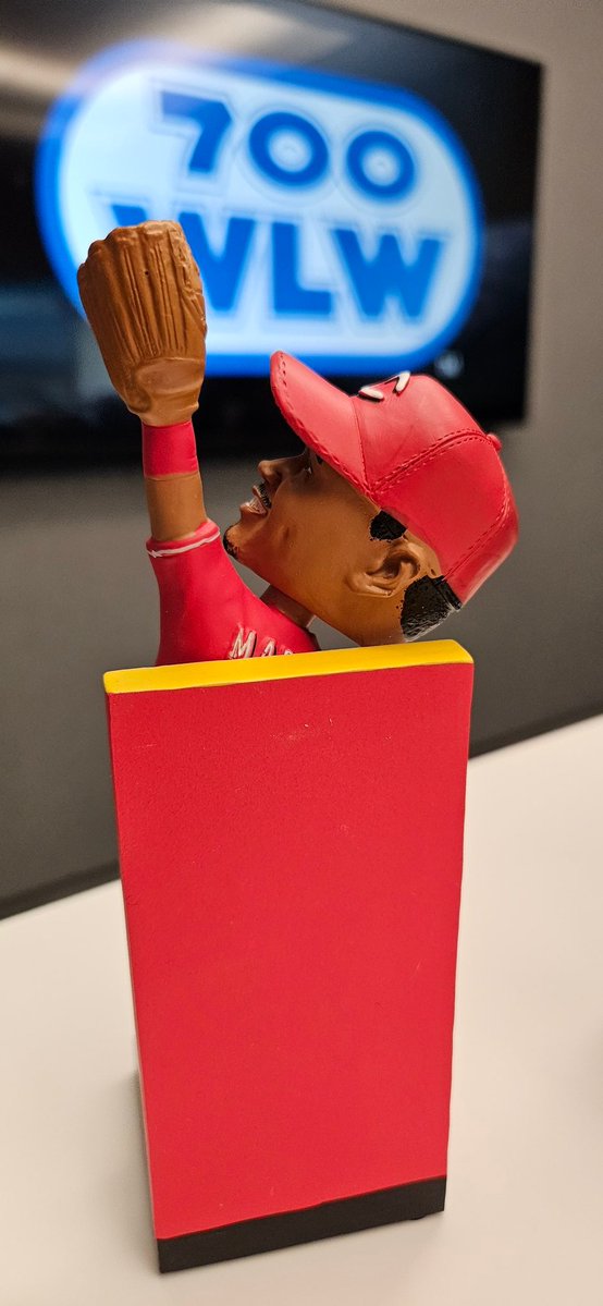 LanceMcAlister's tweet image. Saturday giveaway at GABP: Noelvi Marte game-winning catch last September vs Pirates. While supplies last. Gates open 2:40. 1st pitch 4:10. #Reds