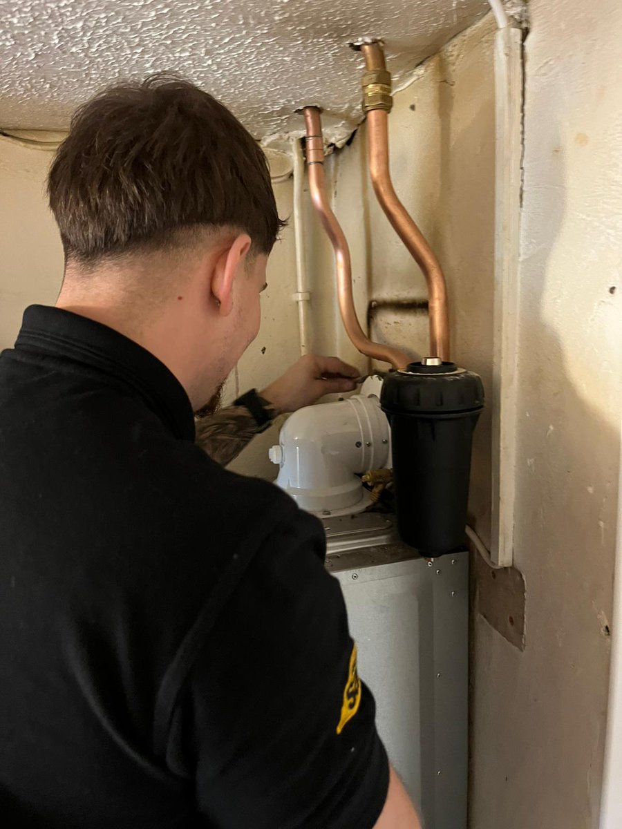 JASPlumbLincs's tweet photo. Another professional, Gas Safe installation in the books! ๐
Thank you Gabriel for ensuring this home stays warm and efficient for years to come. #GasSafe #HeatingExperts #BoilerInstall
Upgrade completed. โ
#Efficiency https://t.co/mRvhLse3w6