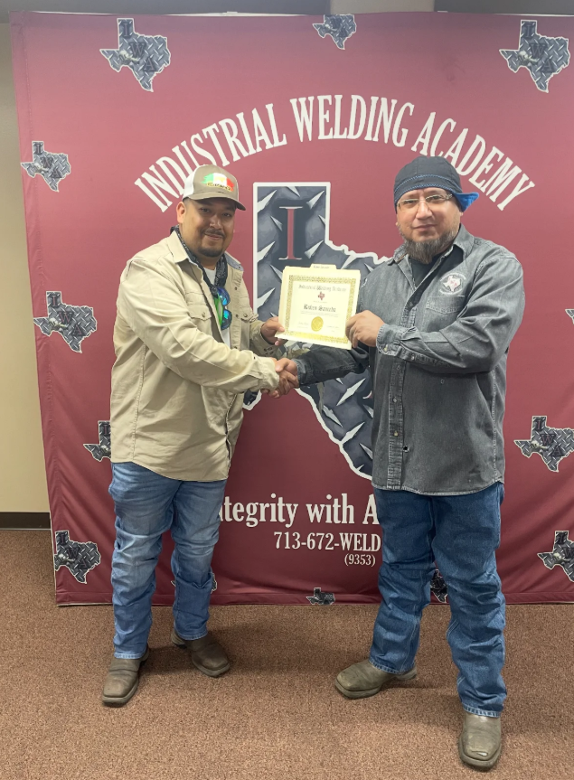 iwatraining's tweet photo. We limit class sizes to 15 students per instructor because welding is a hands-on skill that requires individual attention. 👨‍🏫 

That's how students go from never welding before to certified and working in just six weeks.

#IWAtraining #WeldingSchool https://t.co/Fs73NiIueF