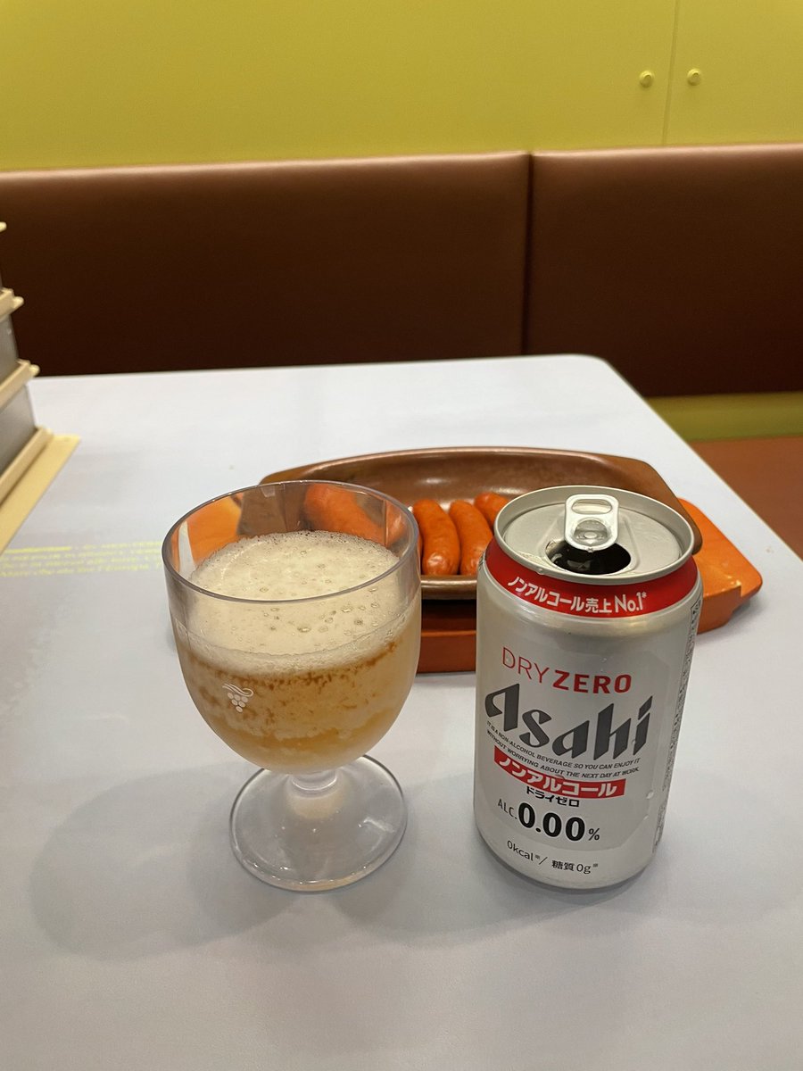 kasuga_prisoner's tweet photo. だから飲食店で先に入って待ってると"見えちゃいけない人と飯食ってる"みたいに思われないか心配になる https://t.co/QZTXd5tAaT